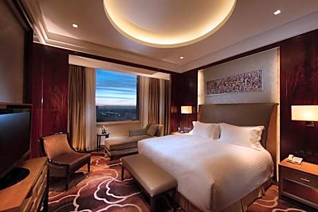 One-Bedroom Deluxe King Suite