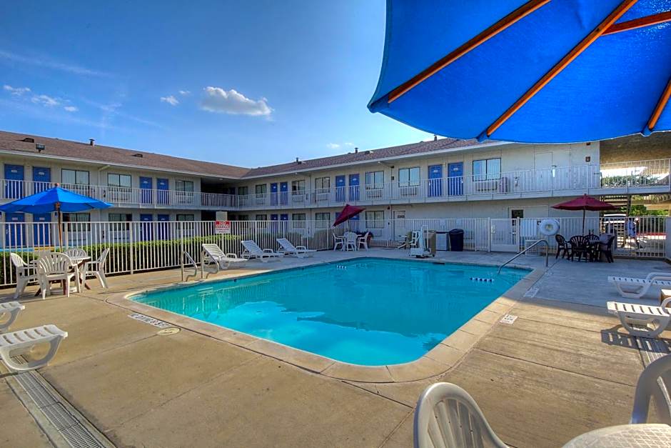 Motel 6 San Antonio, Tx Six Flags Fiesta TX - La Cantera Area