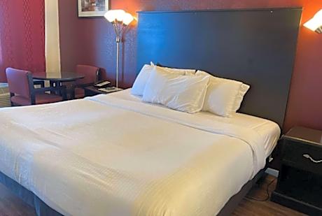 1 King Bed First Floor Building Two Bay View Non-Smoking