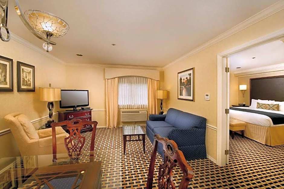 Best Western Plus Plaza Hotel & Conference Center