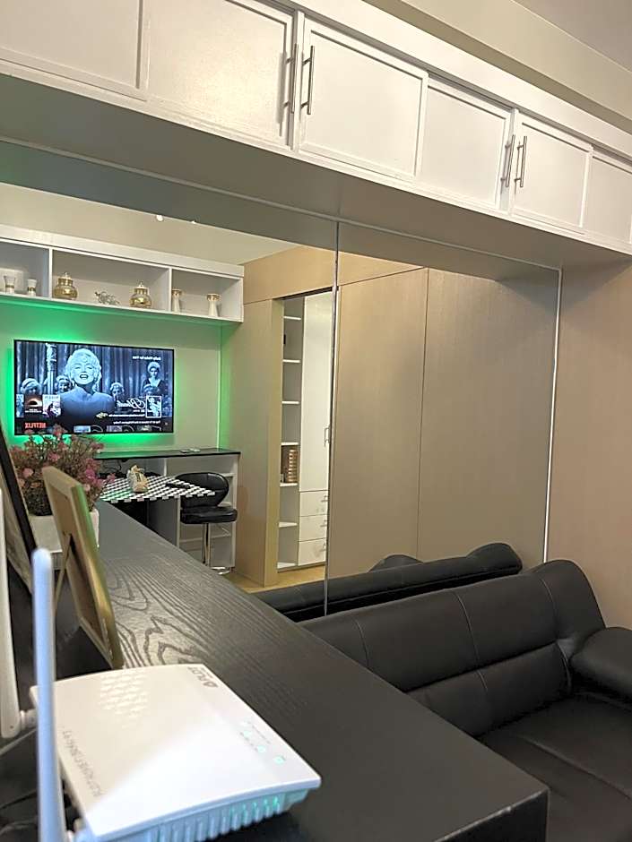 Whole Condo with Pool Great for Staycation