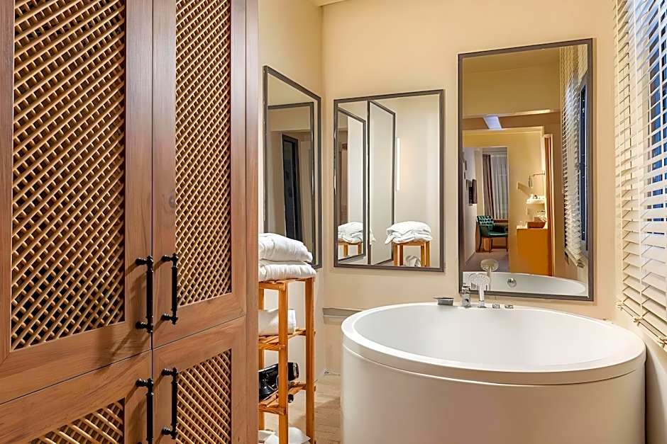 Gran Via Alsancak ( Boutique Hotel )