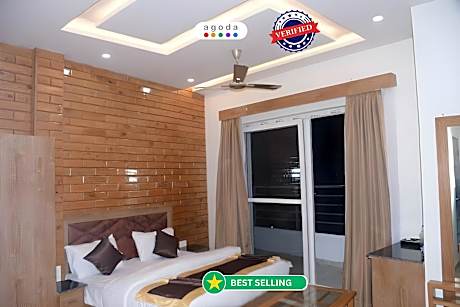 Goroomgo Payal Mall Road Nainital