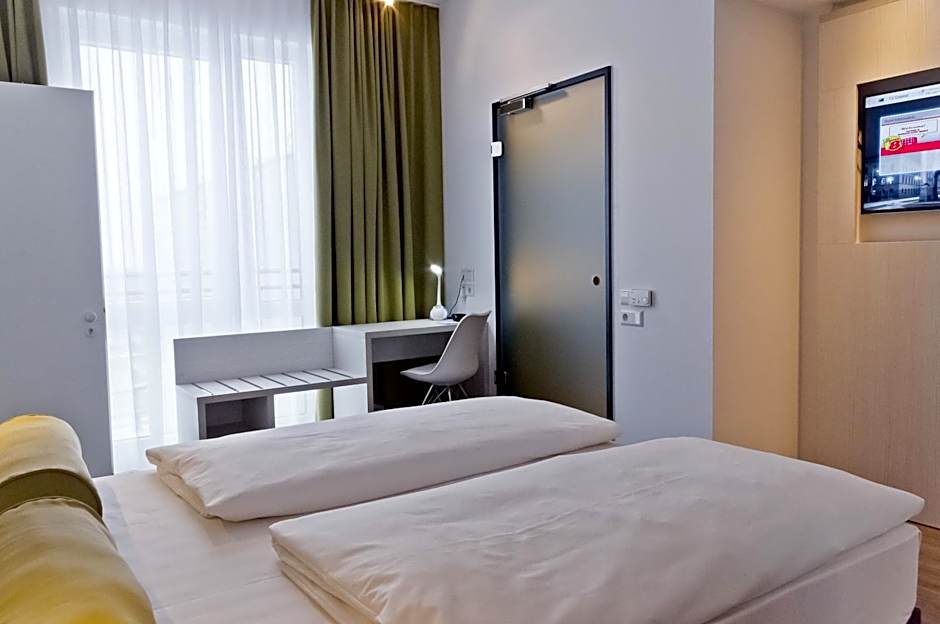 Super 8 Munich City West