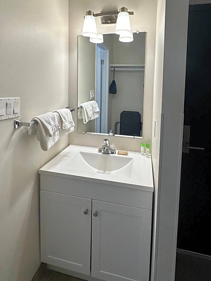 Anavada Inn & Suites - Grande Prairie