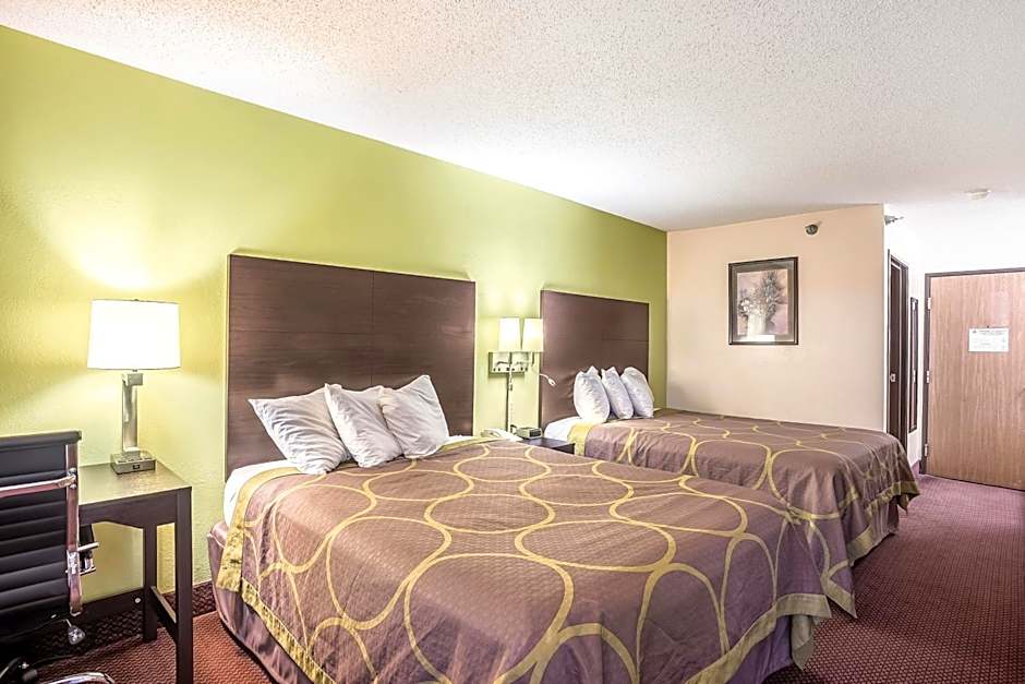 Super 8 by Wyndham Galesburg