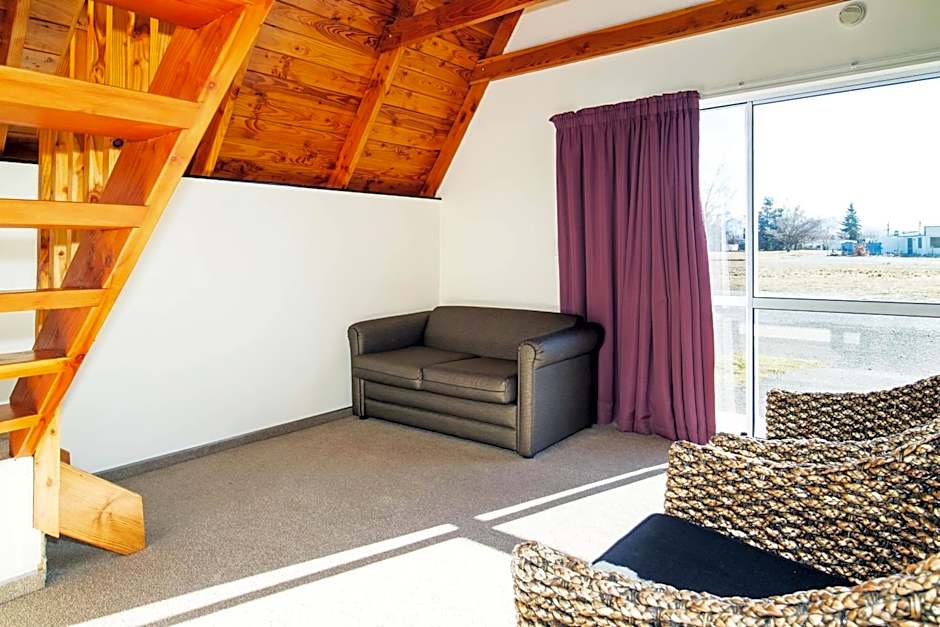 Mountain Chalets Motel