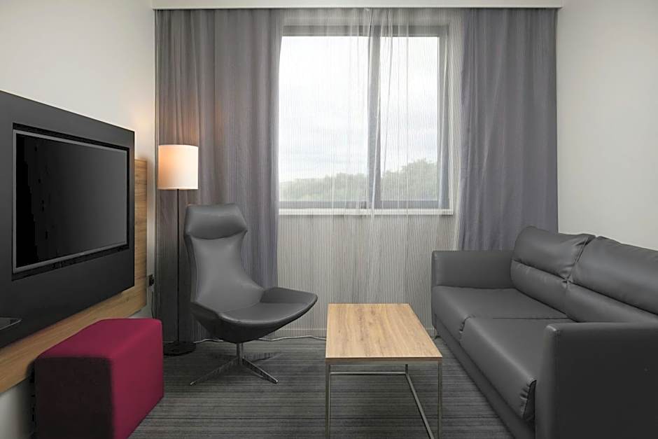 Moxy by Marriott London Heathrow Airport