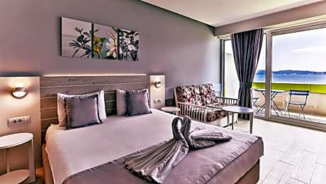 Family Room with Side Sea View and Balcony