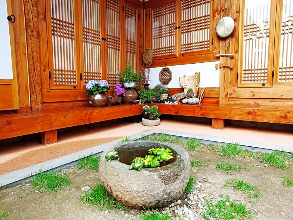 Saekdong Jeogori Hanok Guesthouse Jeonju