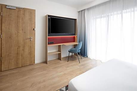 Queen Room - Accessible
