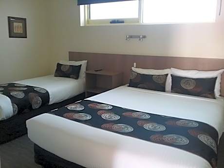 Deluxe Family Suite