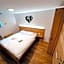 PJ Hotel Cerklje - 5min to Airport - Free Parking
