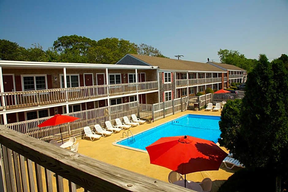 Holiday Hill Inn & Suites