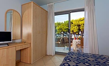 Triple Room with Sea View