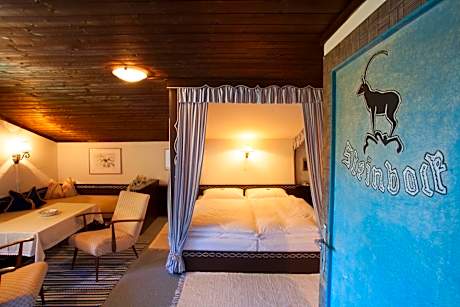 Double Room with Shower and Shared Toilet