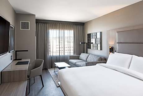 King Room with Sofa Bed - Hearing Accessible