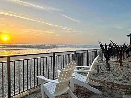 Single or Double Beach Studio Oceanfront Pool & Tiki