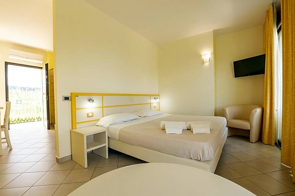 Hotel Baia Di Trainiti