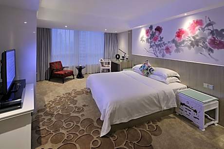 Luxury Queen Room
