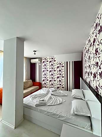 One-Bedroom Apartment with Balcony