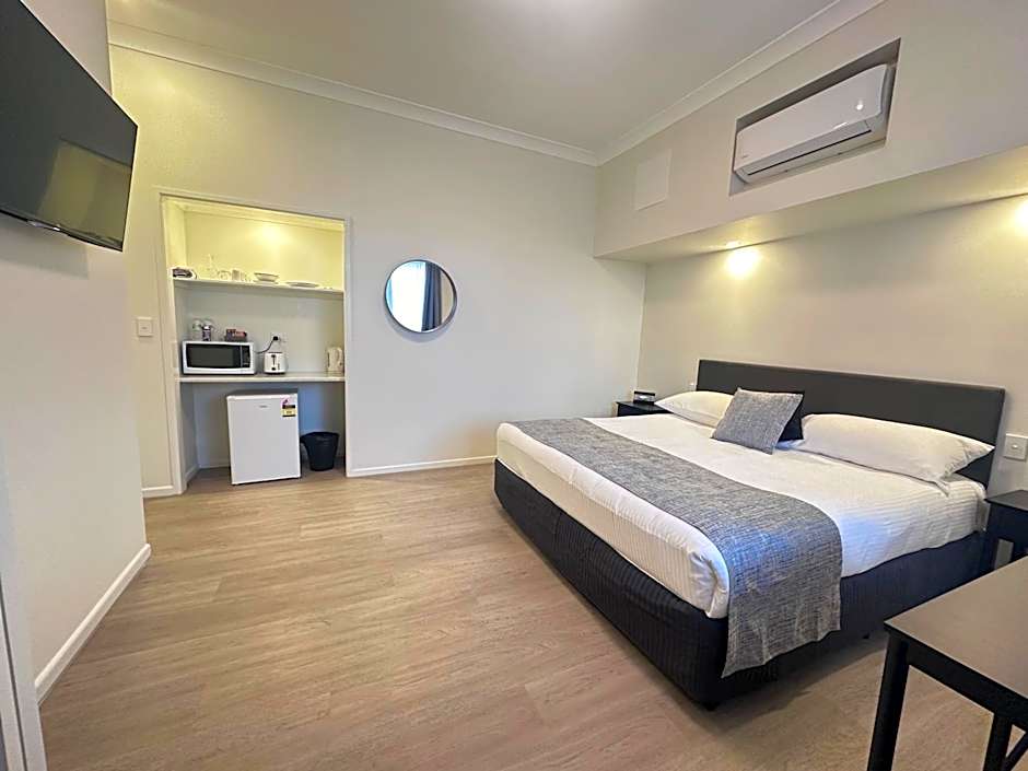 McNevins Logan Park Motel