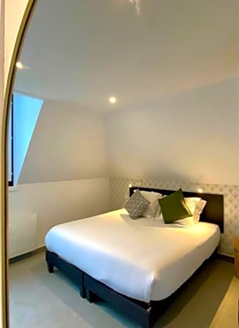 Superior Double Room with Garden View and Bath