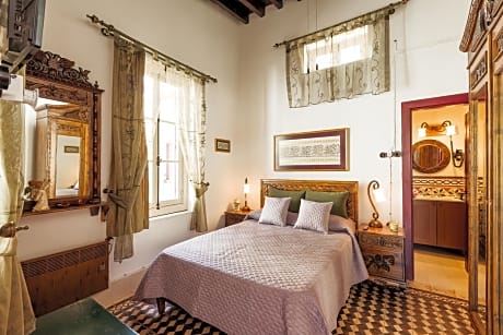 Double Bed Private En-Suite Room