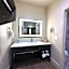 Scottish Inn and Suites