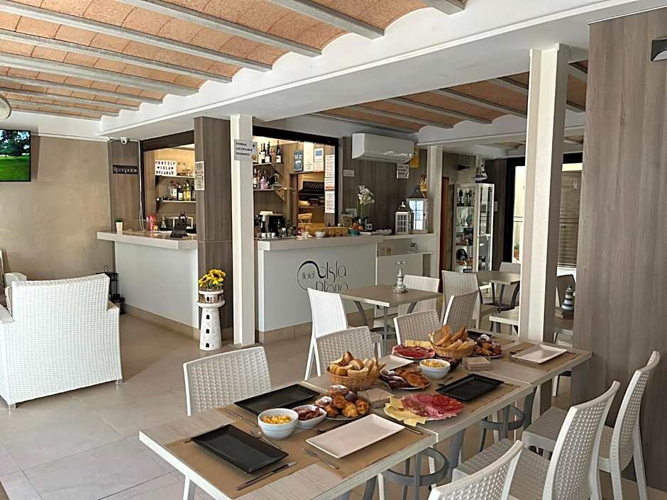 HOTEL ISLA PLANA