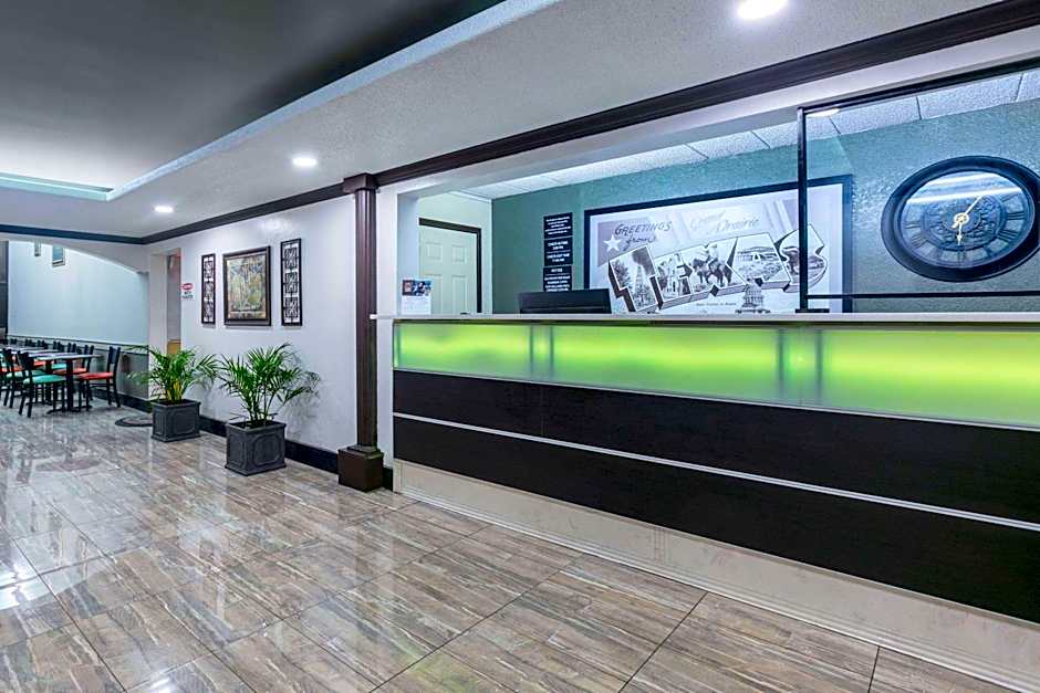 Super 8 by Wyndham Grand Prairie North