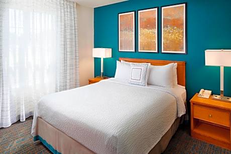 Studio Suite, 1 Queen, Sofa bed (Mobility &amp; Hearing Accessible w/ Tub)