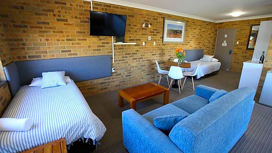 Hawks Nest Motel