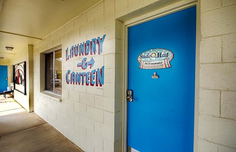 Roadrunner Lodge Motel