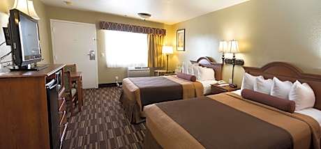 2 Queen Beds