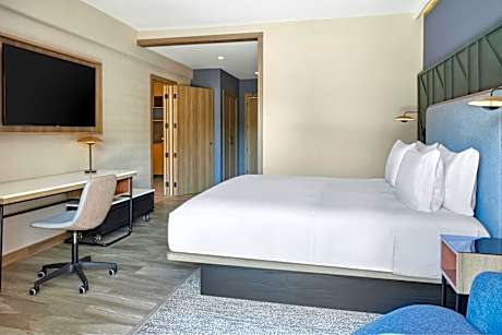 One-Bedroom Suite with Sofa Bed and Whirlpool