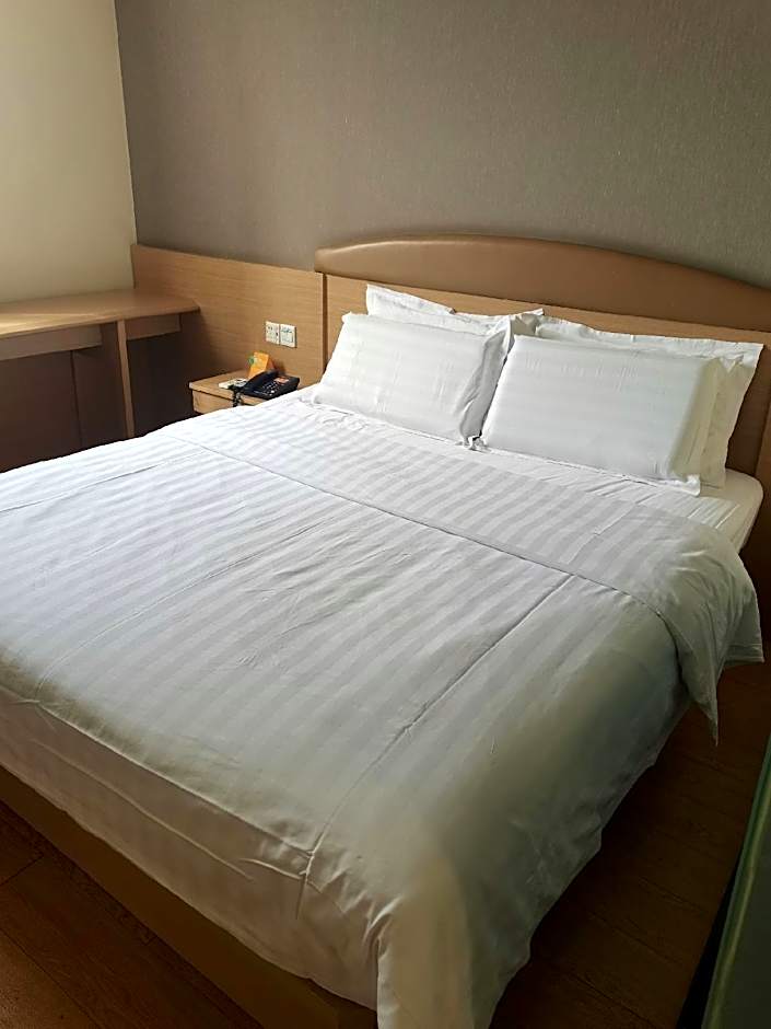 7 Days Inn Wuhan Jianghan Road Jiqing Street Metro Station