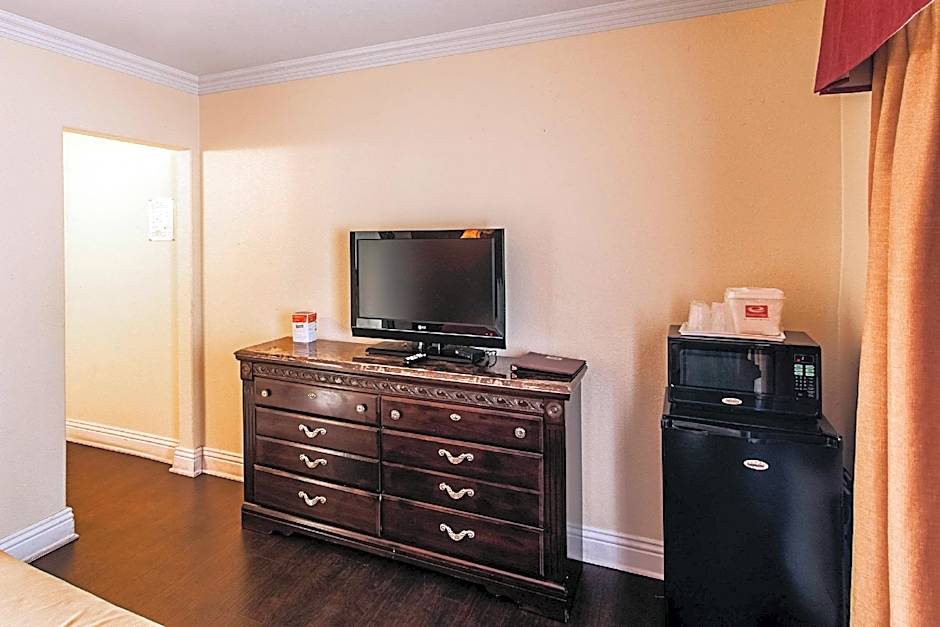 Econo Lodge Long Beach I-405