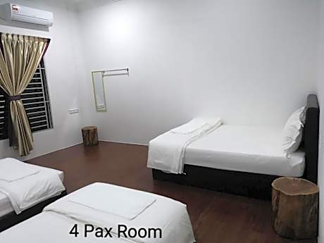 Quadruple Room with Private Bathroom