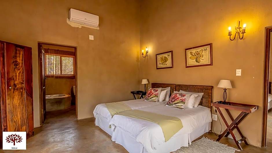 Zebula Golf and Wildlife Estate - Porcupine Strolling Pax 8 - Moi Signature Luxury villa