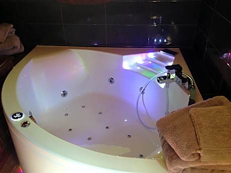 Suite with Spa Bath