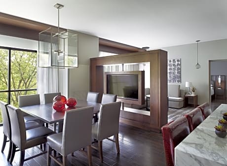 Presidential Suite, M Club Lounge Access, Presidential Suite, 1 King