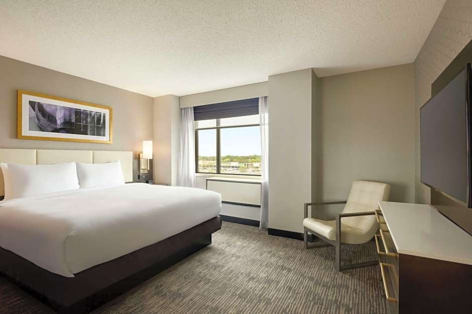DoubleTree by Hilton St. Paul East