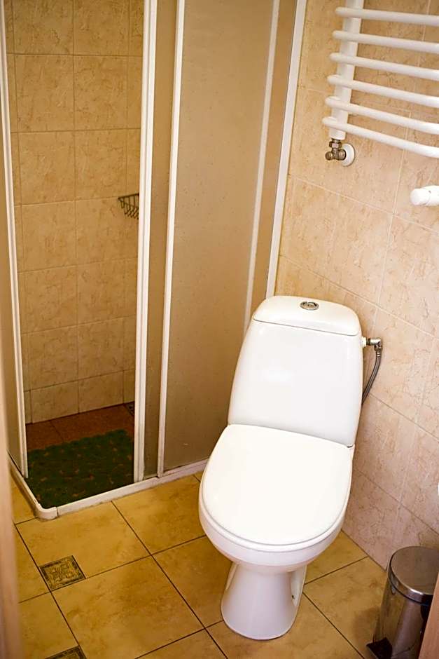 Hotelik Okęcie 39 - Nocleg i Parking Blisko Lotnisko Okęcie