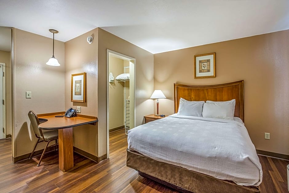 Photo 1 of 11 of Efficiency 1 Queen Bed Suite