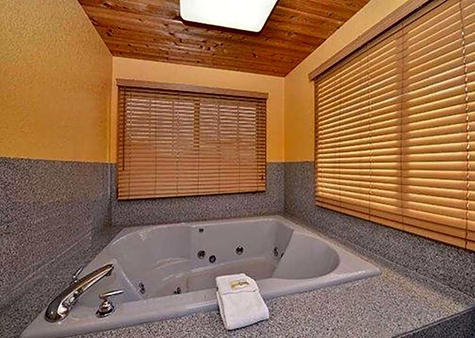 Quality Inn & Suites Grinnell near University