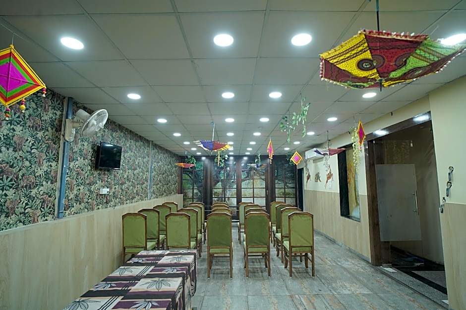 Hotel Adhiraj Inn