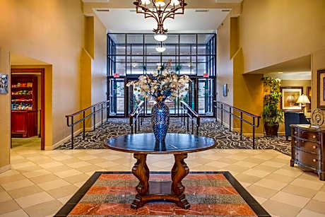 Clarion Collection Arlington Court Suites Hotel