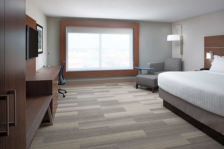 Holiday Inn Express & Suite Kingdom City By IHG