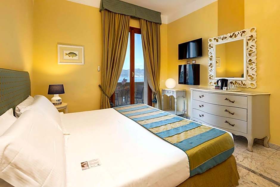 Photo 1 of 9 of Classic 1 Queen Bed, Sea View, Balcony